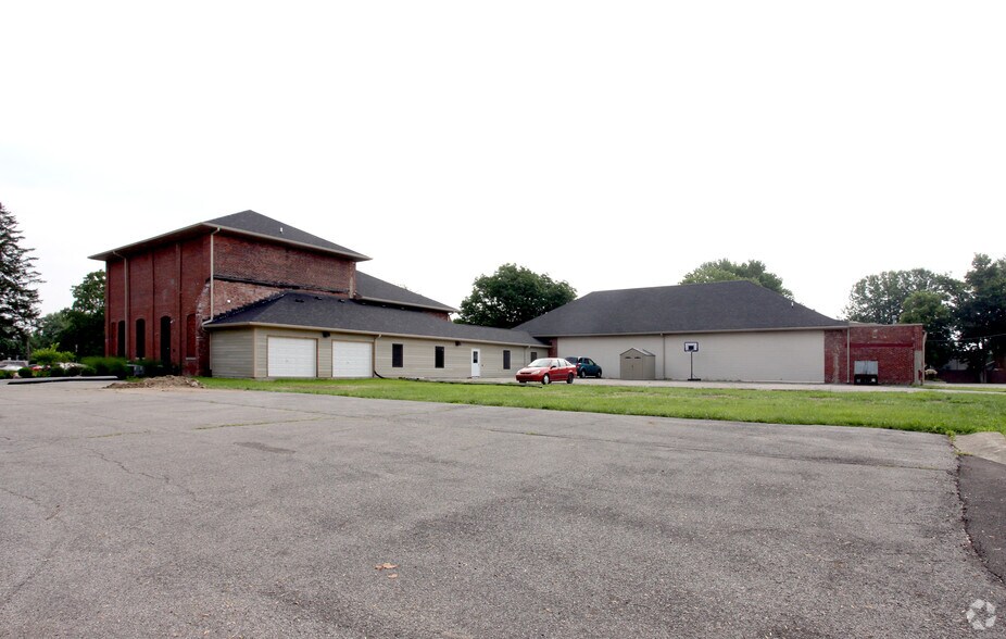 435-437 E Main St, Greenwood, IN à louer - Photo de l’immeuble – Image 3 sur 18