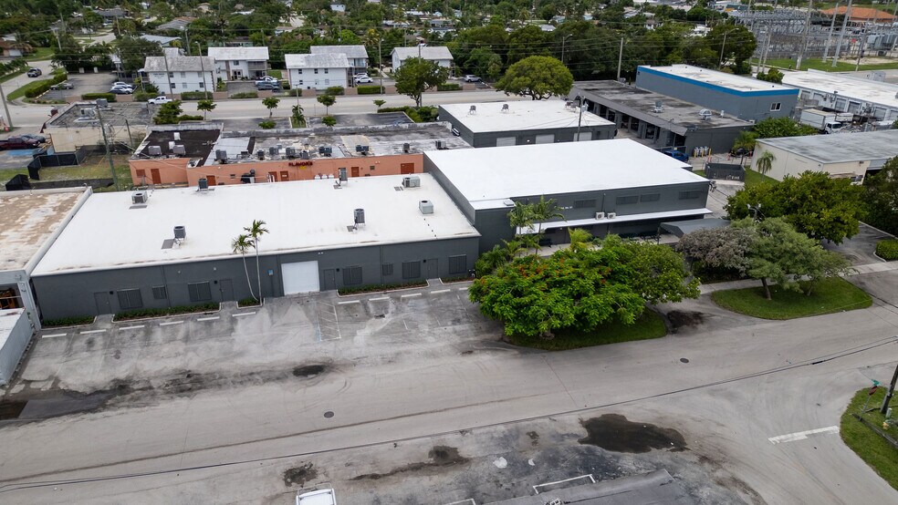 44 SE 9th St, Deerfield Beach, FL à vendre - Photo de l’immeuble – Image 3 sur 28