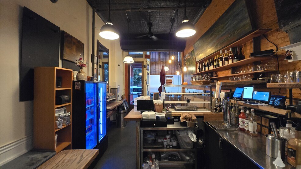 323-327 W 11th St, New York, NY à louer - Photo de l’immeuble – Image 3 sur 16