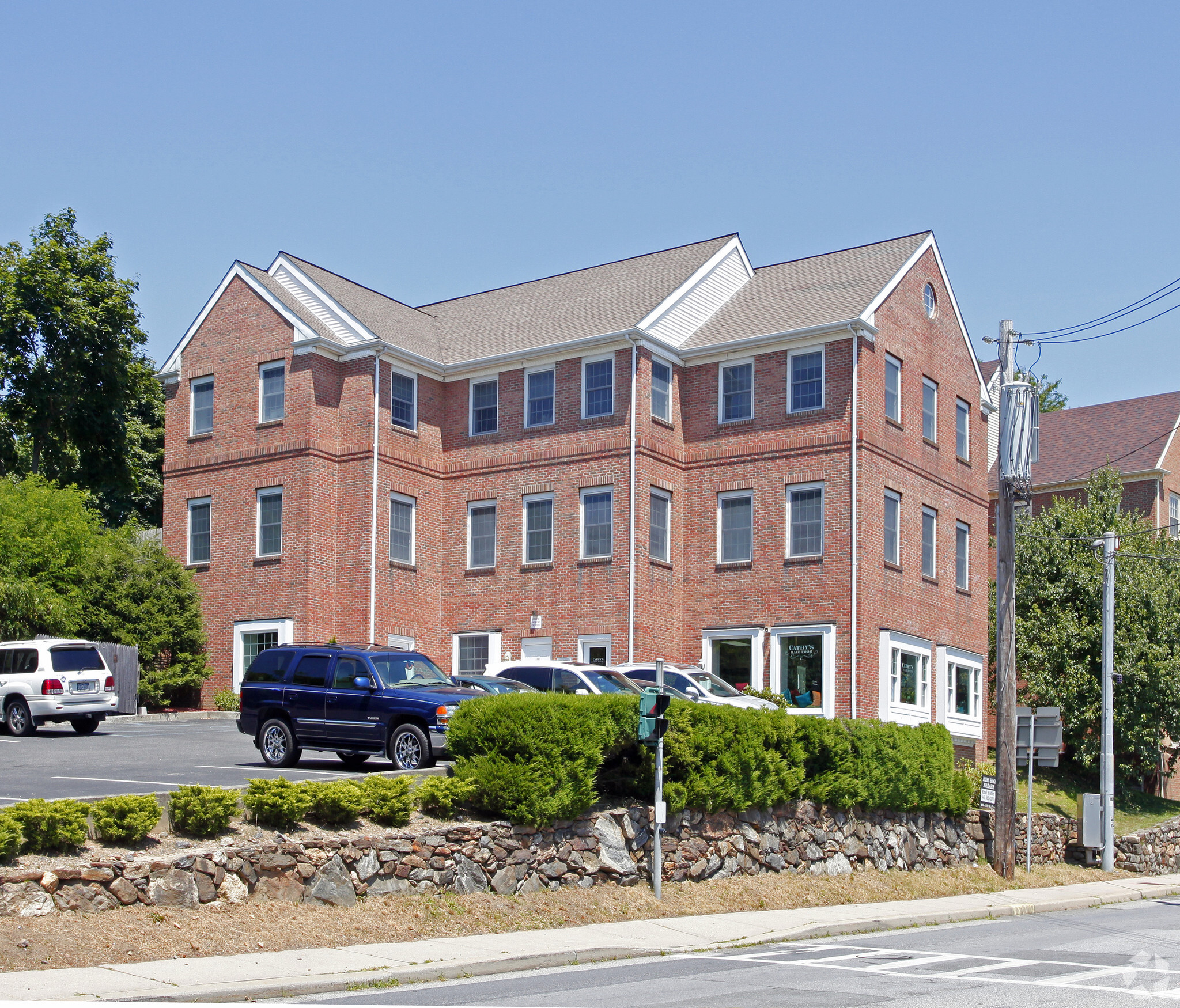 16 S Bedford Rd, Chappaqua, NY à louer Photo principale– Image 1 sur 3