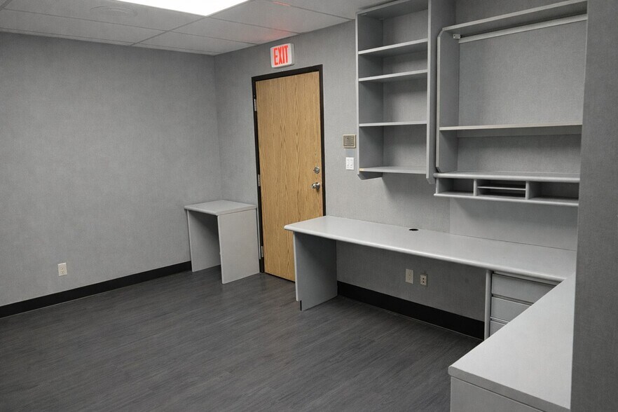 745 Northfield Ave, West Orange, NJ à louer - Photo de l’immeuble – Image 3 sur 14