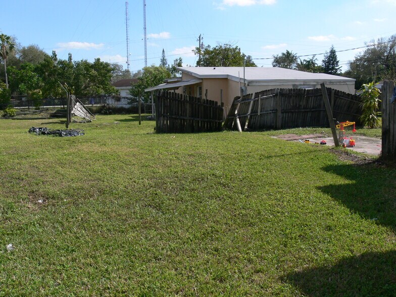 41 William Rd, West Park, FL à vendre - Photo de l’immeuble – Image 2 sur 44