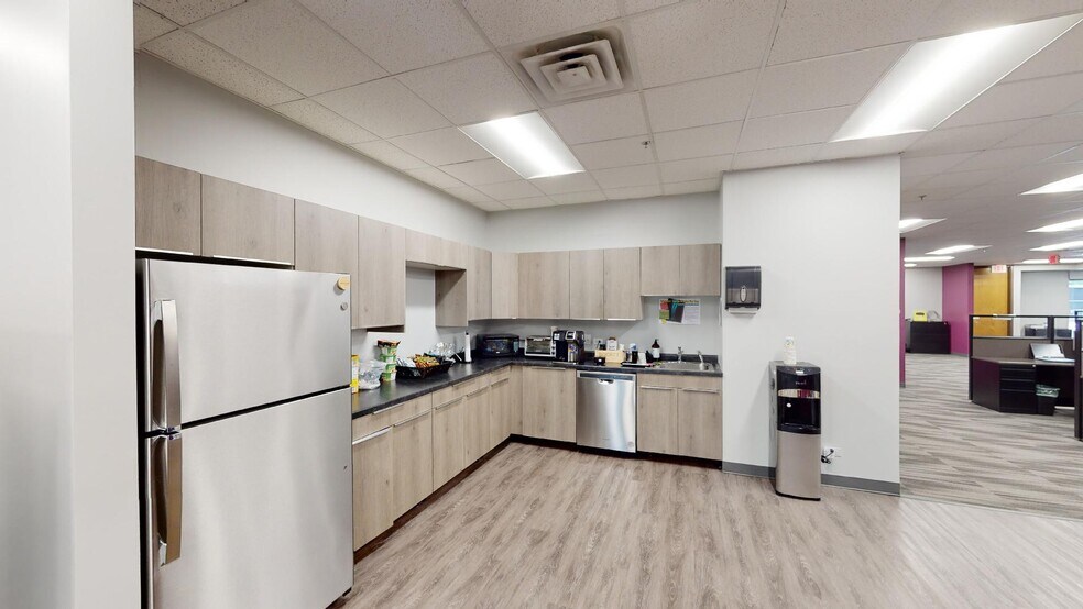 120-160 W Center Ct, Schaumburg, IL à louer - Photo intérieure – Image 3 sur 18