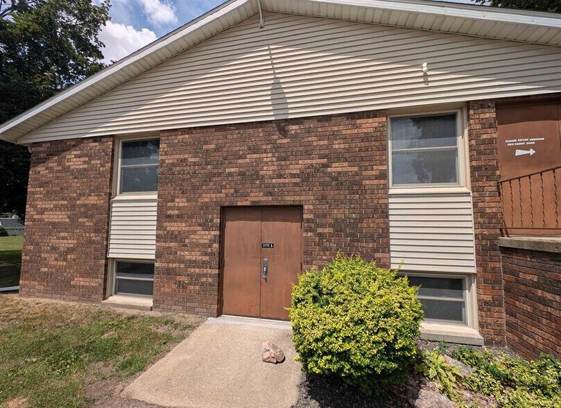 2221 N Parkway Dr, Pekin, IL à louer - Photo de l’immeuble – Image 2 sur 6