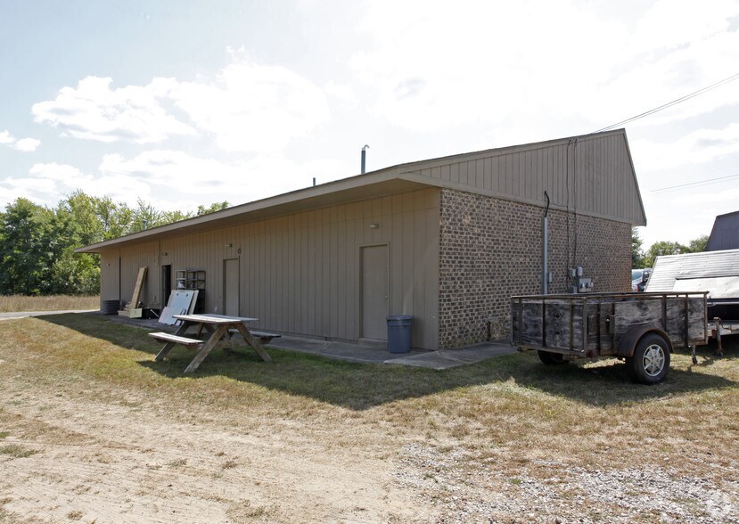 8359-8365 S State Rd, Goodrich, MI à louer - Photo de l’immeuble – Image 2 sur 2