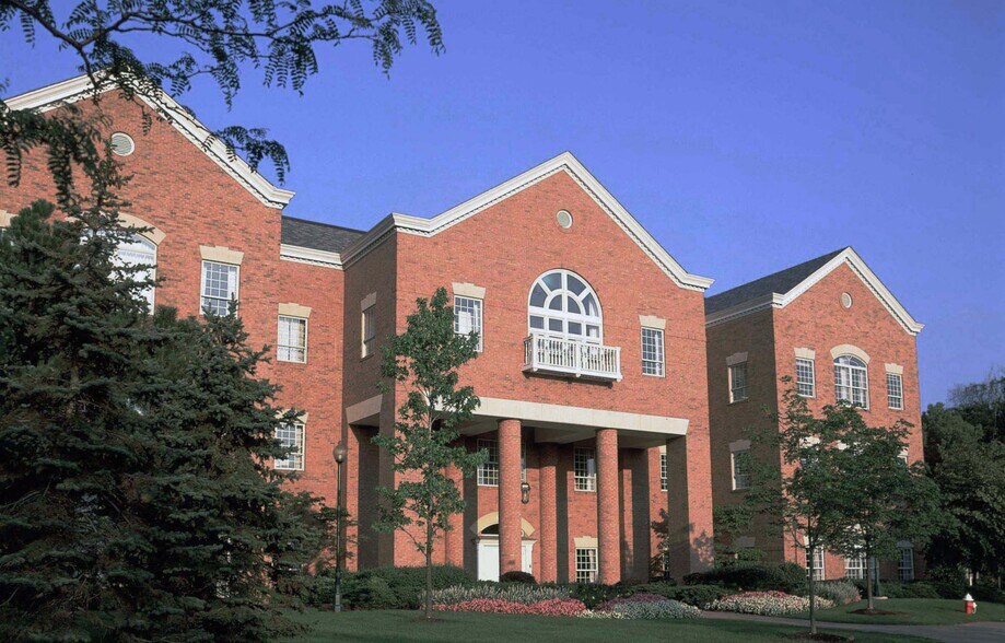 1650 Lake Shore Dr, Columbus, OH à louer - Photo de l’immeuble – Image 1 sur 10