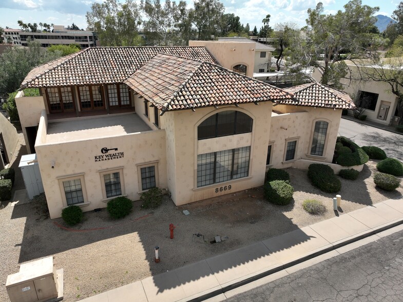 8669 E San Alberto Dr, Scottsdale, AZ à louer - Photo de l’immeuble – Image 3 sur 13