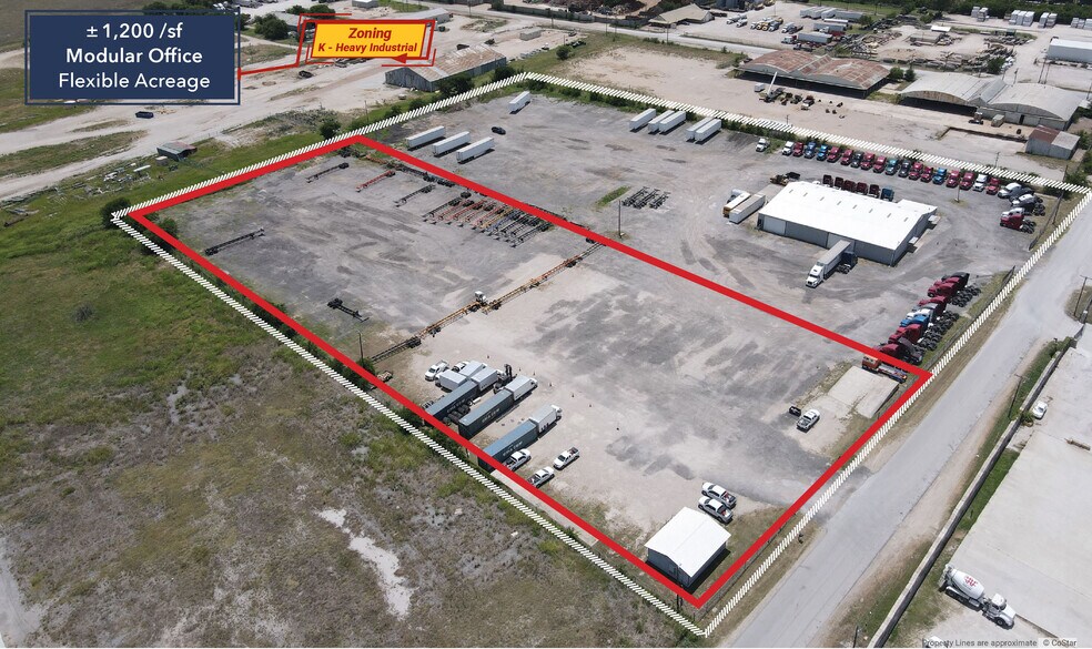 1815 E Hicks Field Rd, Fort Worth, TX à louer - Photo de l’immeuble – Image 2 sur 9