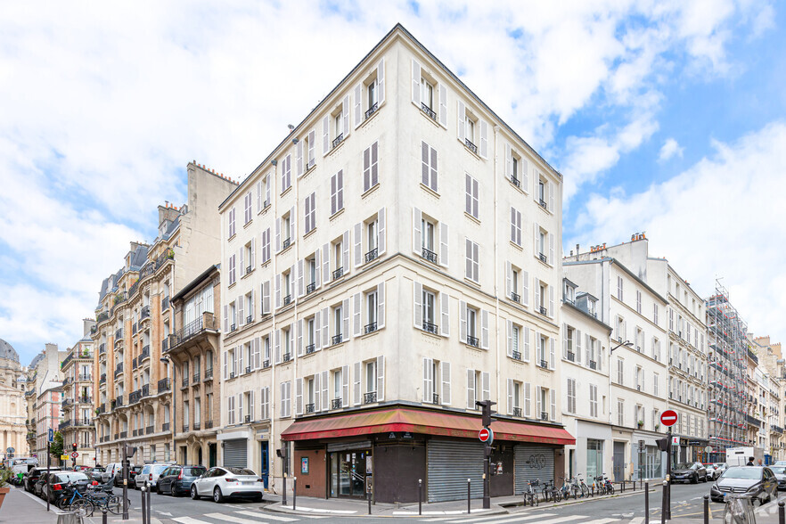 Immeuble residentiel dans Paris à vendre - Photo principale – Image 1 sur 2