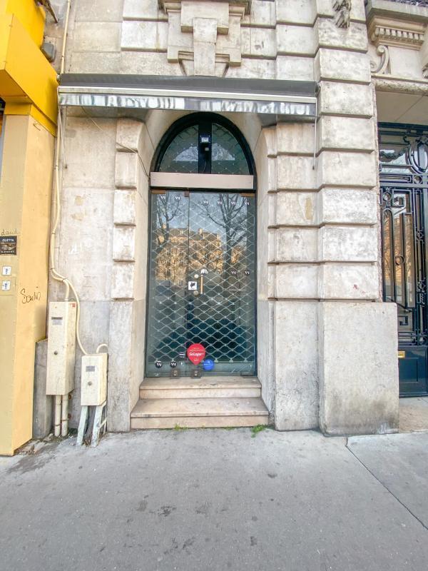 Local commercial dans Paris à vendre Photo de l’immeuble– Image 1 sur 5