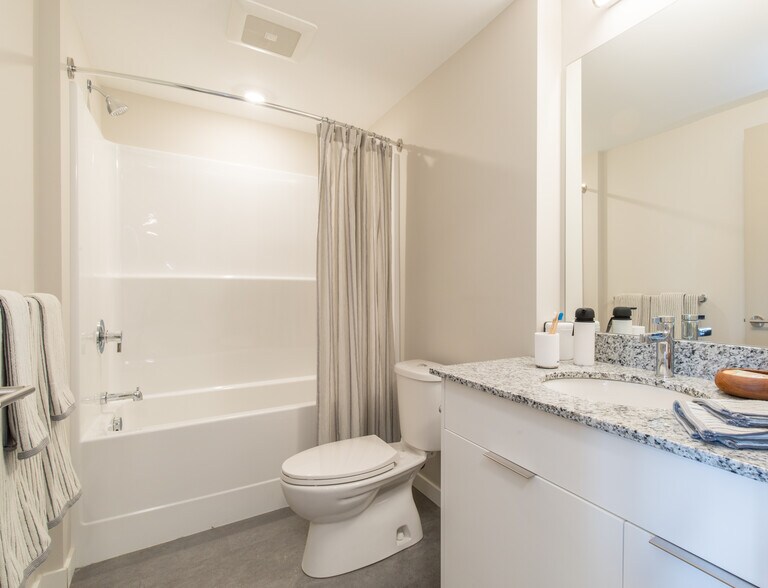 2036-S Island Hwy, Campbell River, BC à vendre - Photo de l’immeuble – Image 3 sur 24