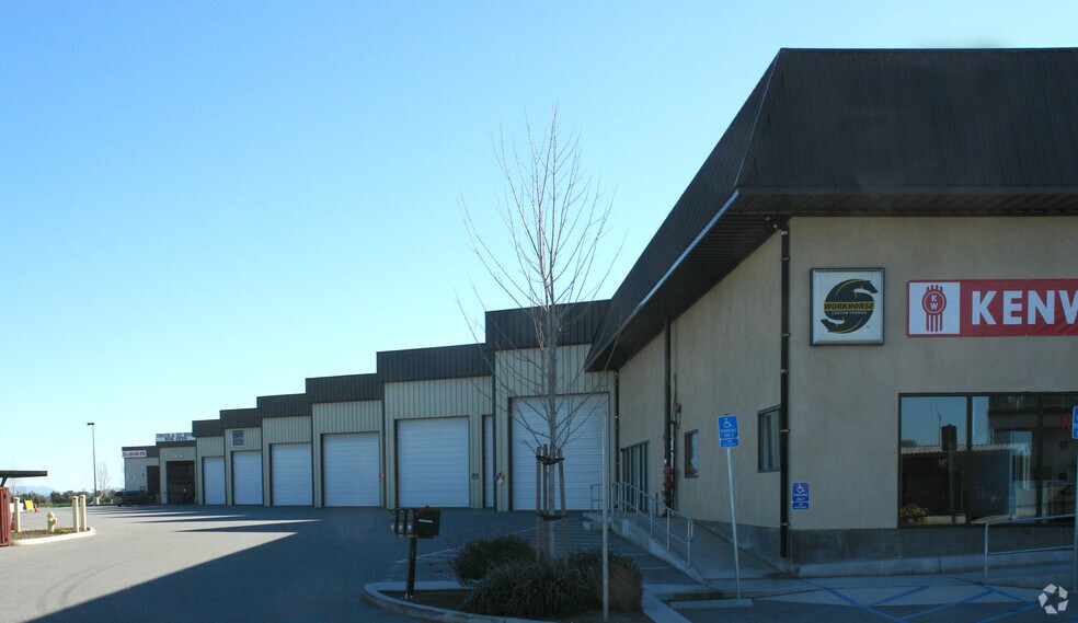 5870 Monterey Rd, Gilroy, CA à louer - Photo de l’immeuble – Image 2 sur 3