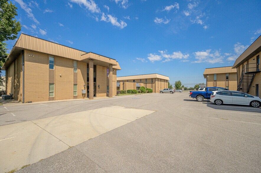 7008 NW 63rd St, Bethany, OK à vendre - Photo de l’immeuble – Image 3 sur 23