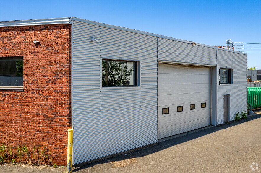 235 Montee De Liesse, Montréal, QC à vendre - Photo de l’immeuble – Image 3 sur 7