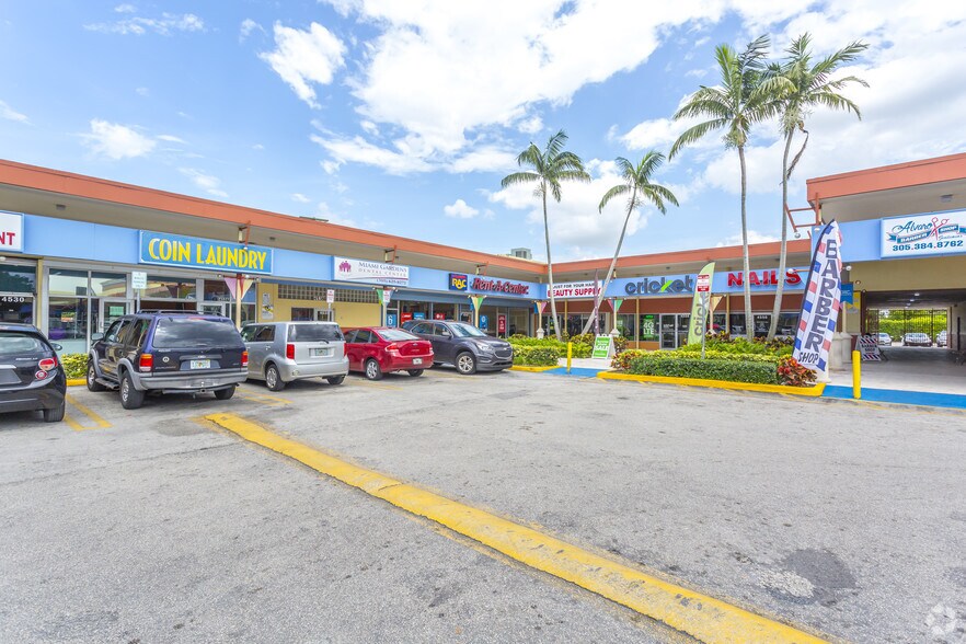 4646-4698 NW 183rd St, Miami Gardens, FL à louer - Photo principale – Image 2 sur 27