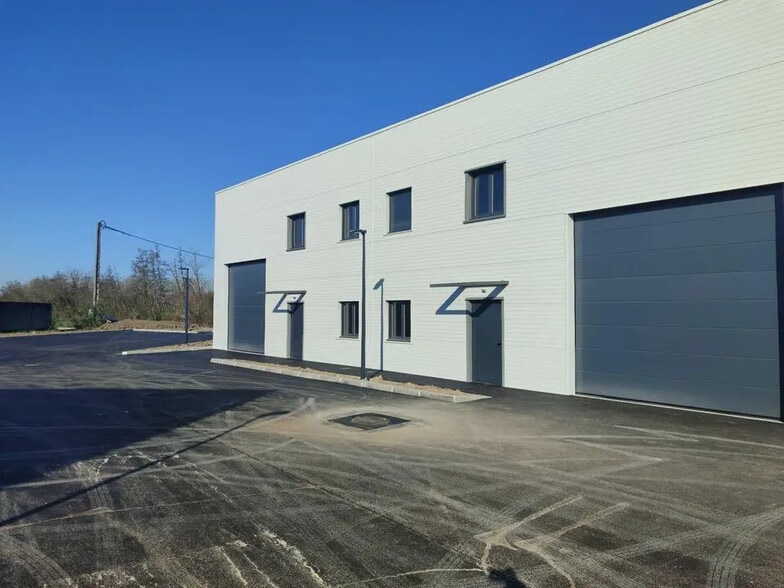 272 Rue Newton, Morestel à louer - Photo de l’immeuble – Image 1 sur 10