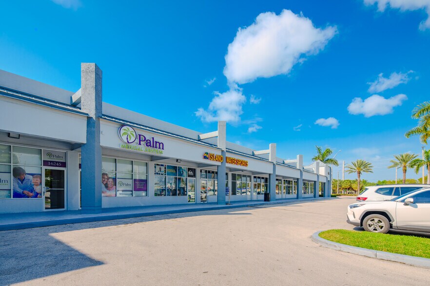 16215-16295 Biscayne Blvd, North Miami Beach, FL à louer - Photo principale – Image 1 sur 5