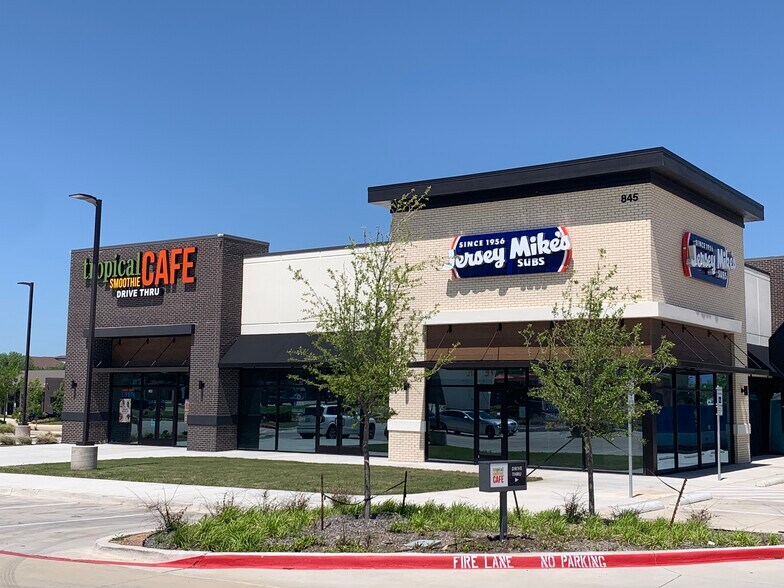 803 E Northwest Hwy, Grapevine, TX à vendre - Photo de l’immeuble – Image 1 sur 4