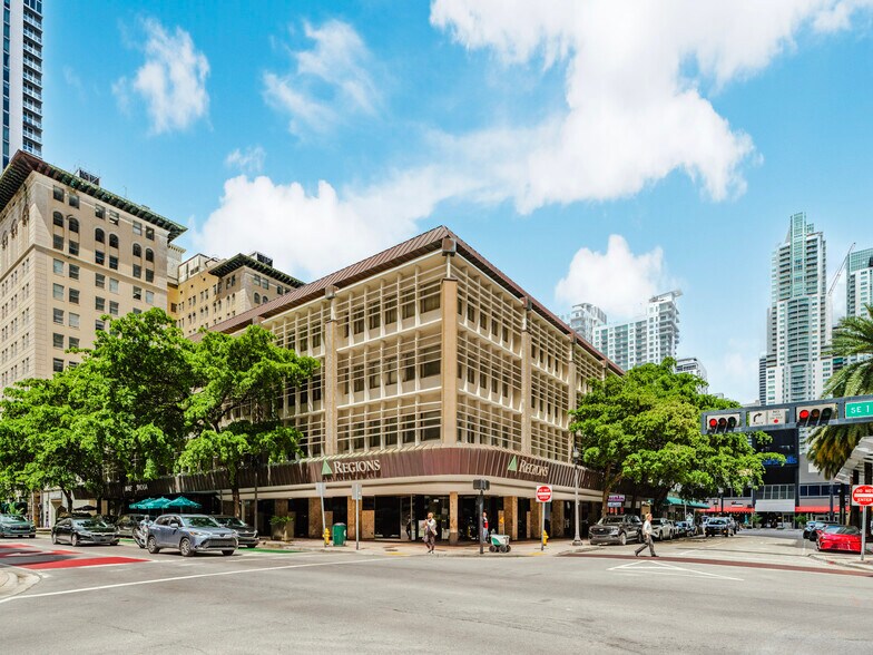 235 SE 1st St, Miami, FL à vendre - Photo de l’immeuble – Image 1 sur 11