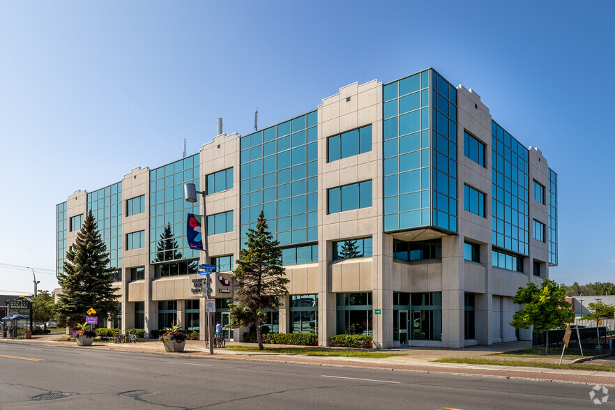 4650-4660 Boul Des Laurentides, Laval, QC à louer - Photo de l’immeuble – Image 2 sur 4