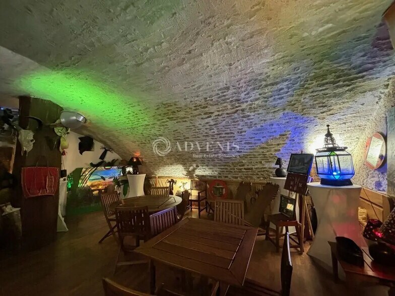 Local commercial dans Orléans à vendre - Photo de l’immeuble – Image 2 sur 4