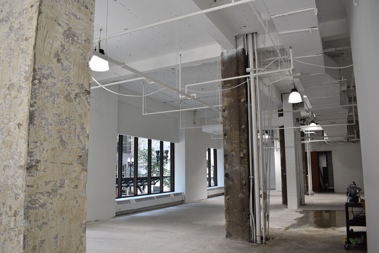 100 N LaSalle St, Chicago, IL à louer Photo intérieure– Image 1 sur 1