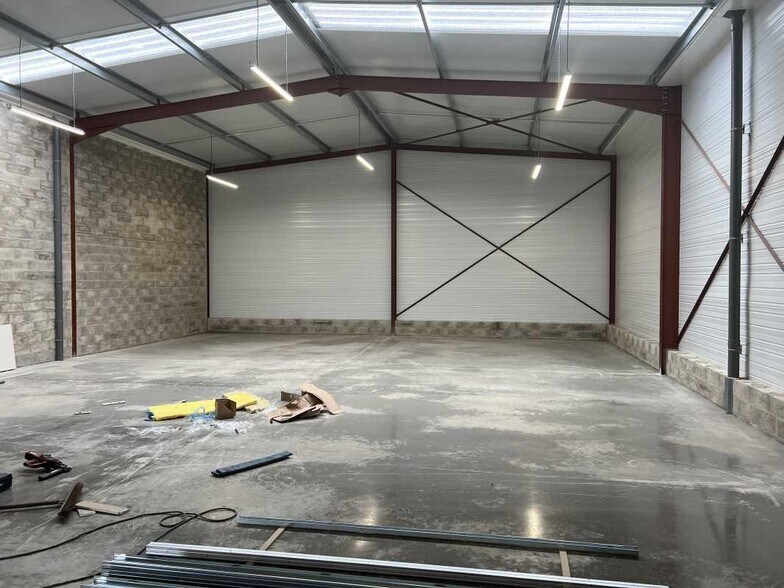 Bureau dans Belin-Béliet à louer - Photo de l’immeuble – Image 3 sur 5