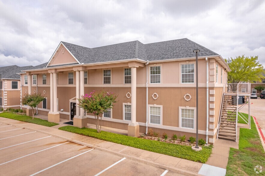 303 S Jupiter Rd, Allen, TX à louer - Photo de l’immeuble – Image 2 sur 10