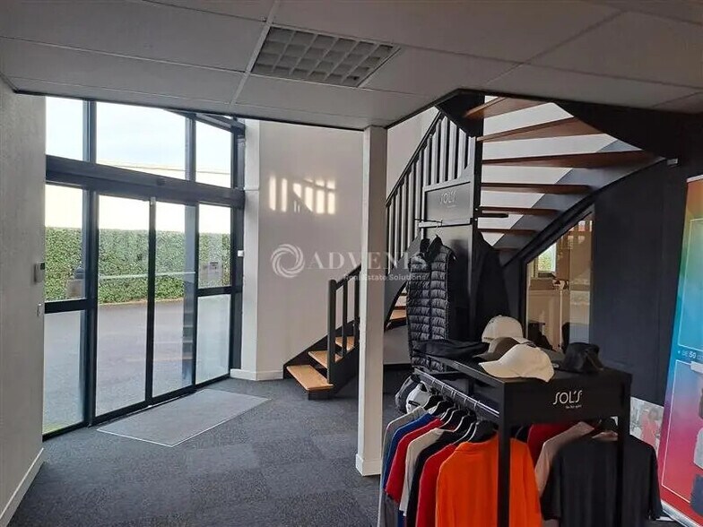 Local d'activités dans Sainte-Luce-sur-Loire à vendre - Photo de l’immeuble – Image 3 sur 6