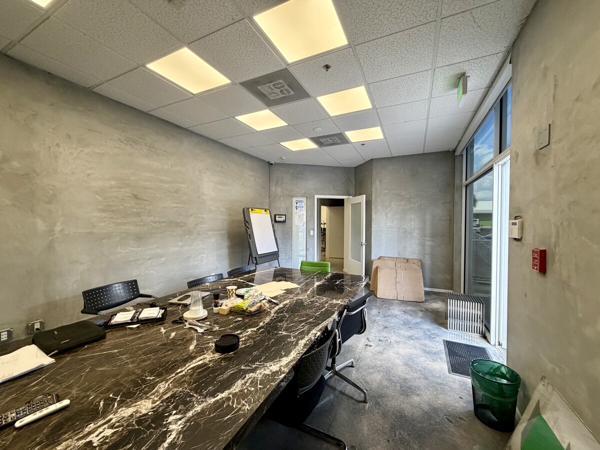 7620 NW 25th St, Miami, FL 33122 - Lot 3 -  - Photo intérieure - Image 1 of 18