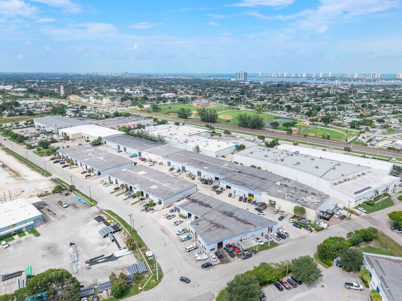 1700-2060 Avenue L, Riviera Beach, FL à louer - Photo de l’immeuble – Image 2 sur 6