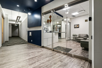 Groat Rd & 111 Av NW, Edmonton, AB à louer Photo intérieure– Image 1 sur 45