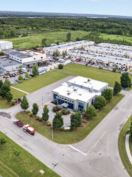 5500 Canotek Rd, Ottawa, ON à vendre - Photo de l’immeuble – Image 2 sur 17