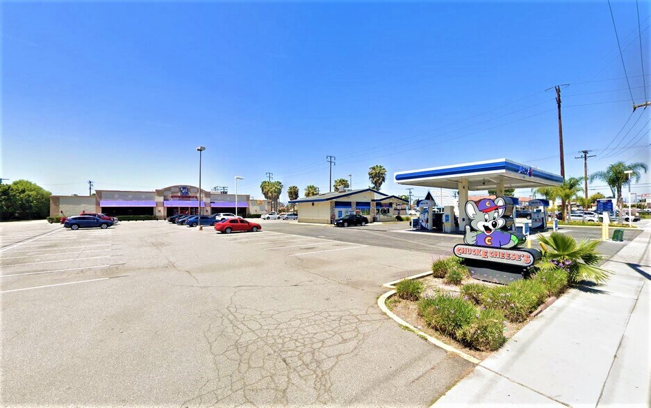 15511 Edwards St, Huntington Beach, CA à vendre - Photo de l’immeuble – Image 2 sur 7