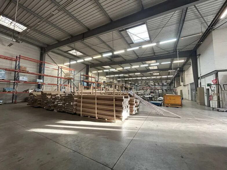 Local d’activités dans La Courneuve à louer - Photo intérieure – Image 2 sur 5