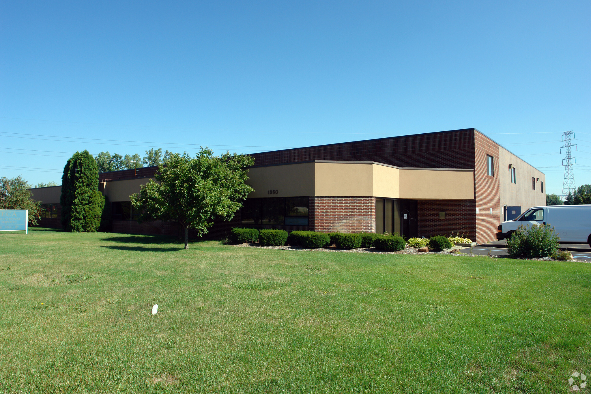 1960 W West Maple Rd, Commerce Township, MI à louer Photo principale– Image 1 sur 3