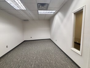 220 Davidson Ave, Somerset, NJ à louer Photo intérieure– Image 1 sur 4