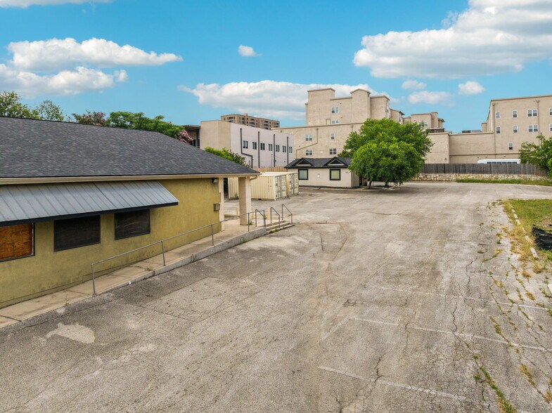 202 W Sunset Rd, San Antonio, TX à vendre - Photo de l’immeuble – Image 2 sur 11