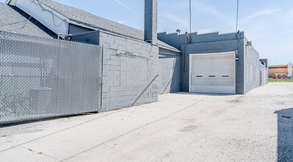 2200 S Miller Pky, Milwaukee, WI à vendre - Photo de l’immeuble – Image 3 sur 28