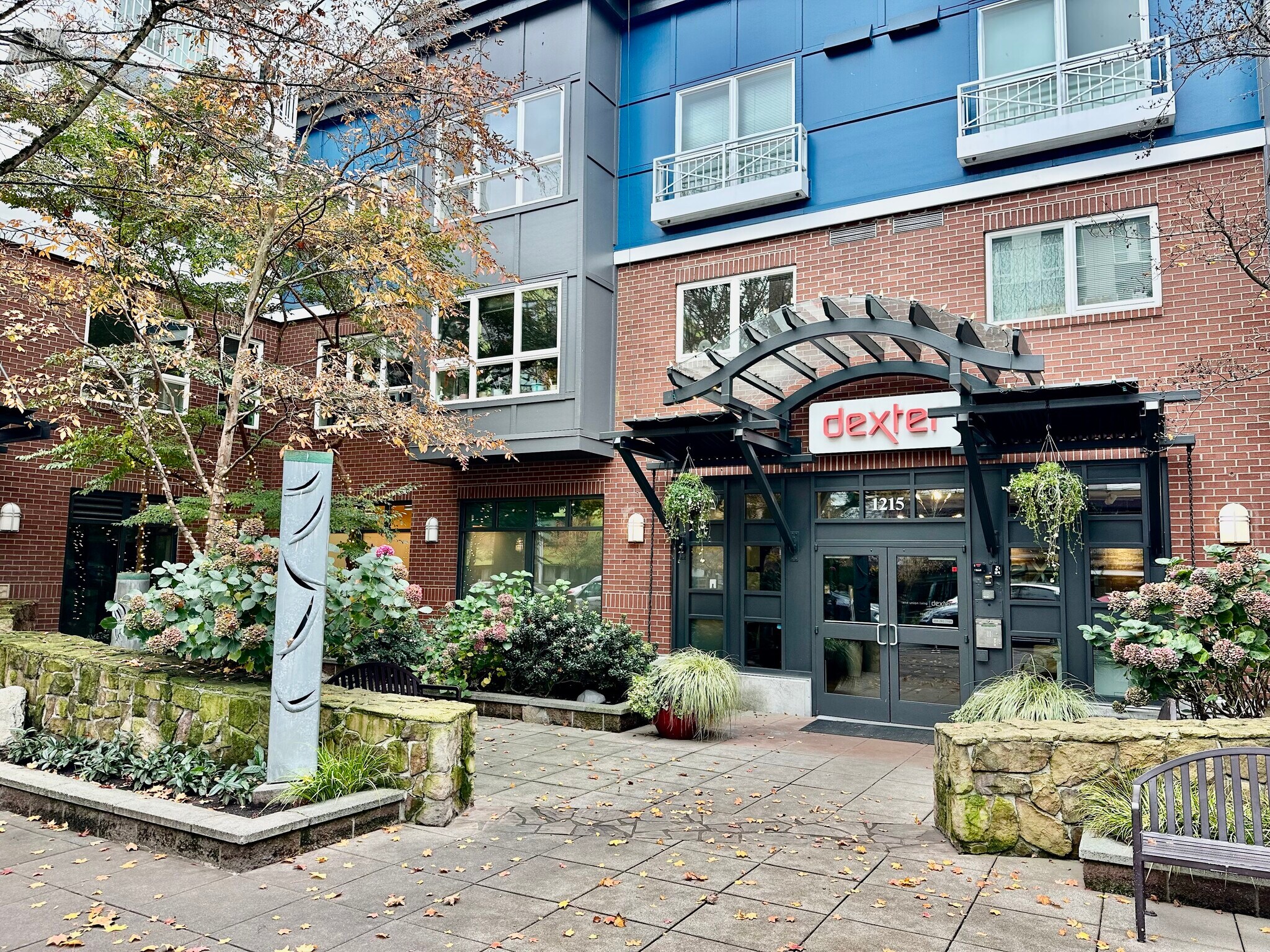 1211-1215 Dexter Ave N, Seattle, WA à louer Photo principale– Image 1 sur 2