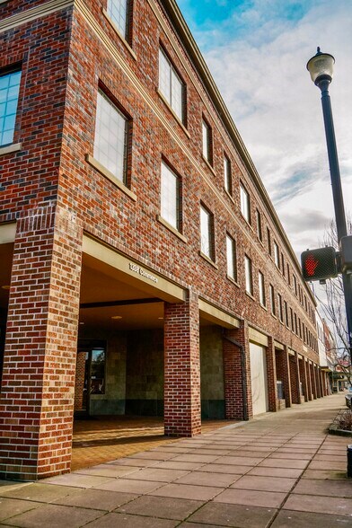 1338 Commerce Ave, Longview, WA à vendre - Photo de l’immeuble – Image 3 sur 9