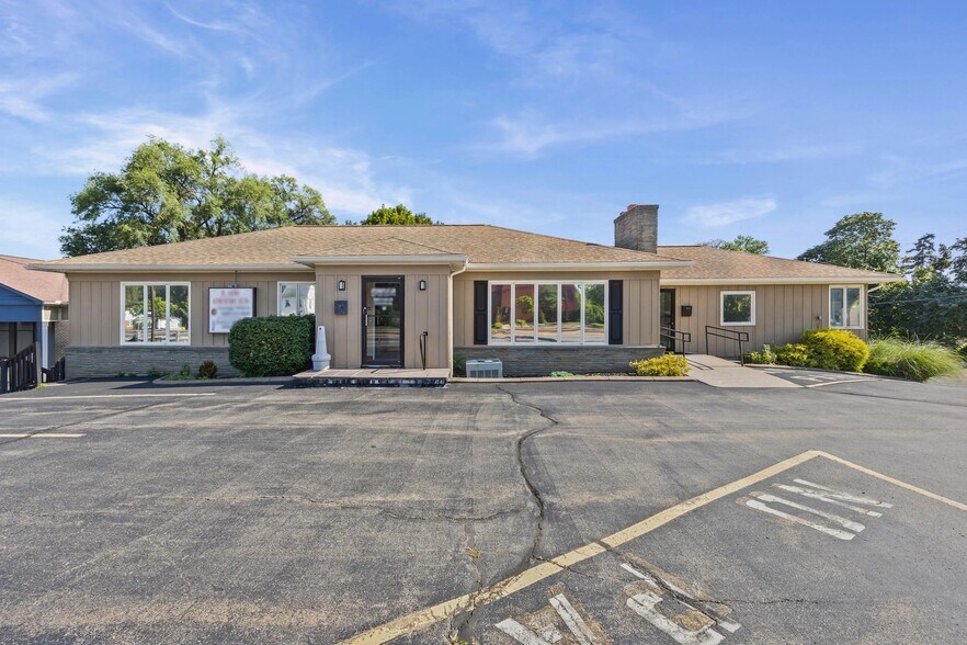 2080 W Ridge Rd, Greece, NY à louer - Photo de l’immeuble – Image 1 sur 27