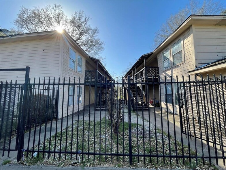 2003 Phillips St, Prairie View, TX à vendre - Photo principale – Image 1 sur 18