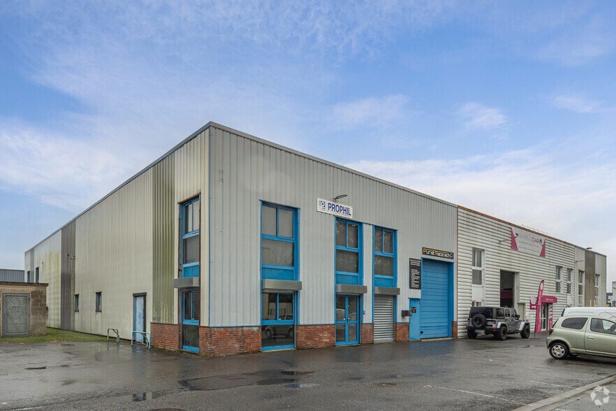 90 Rue Albert Einstein, Saint-Maximin à louer - Photo de l’immeuble – Image 2 sur 2