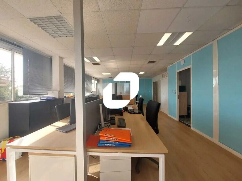 Bureau dans Baillargues à louer - Photo de l’immeuble – Image 2 sur 9