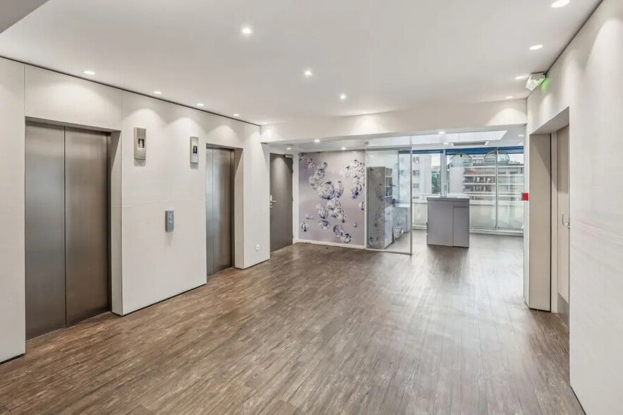 70 Rue Rivay, Levallois-Perret à louer - Photo de l’immeuble – Image 3 sur 9