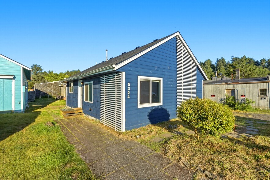 5024 NW Jetty Ave, Lincoln City, OR à vendre - Photo de l’immeuble – Image 2 sur 19
