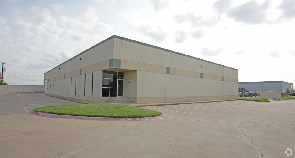 2922 Alouette Dr, Grand Prairie, TX à louer - Photo principale – Image 1 sur 3