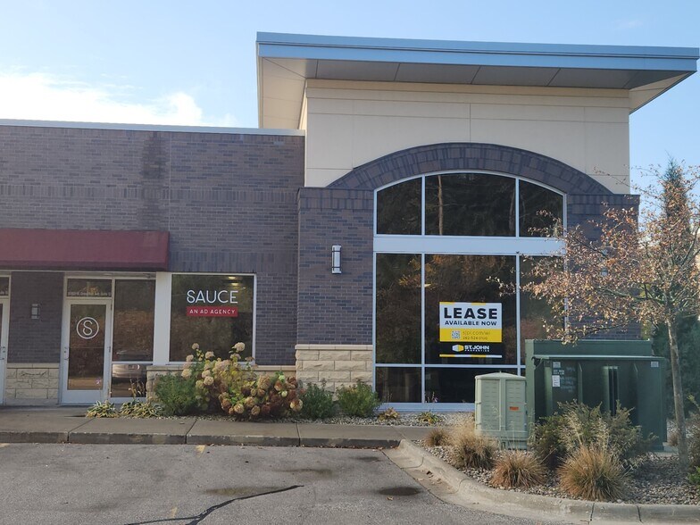 17110 W Greenfield Ave, Brookfield, WI à louer - Photo de l’immeuble – Image 2 sur 5