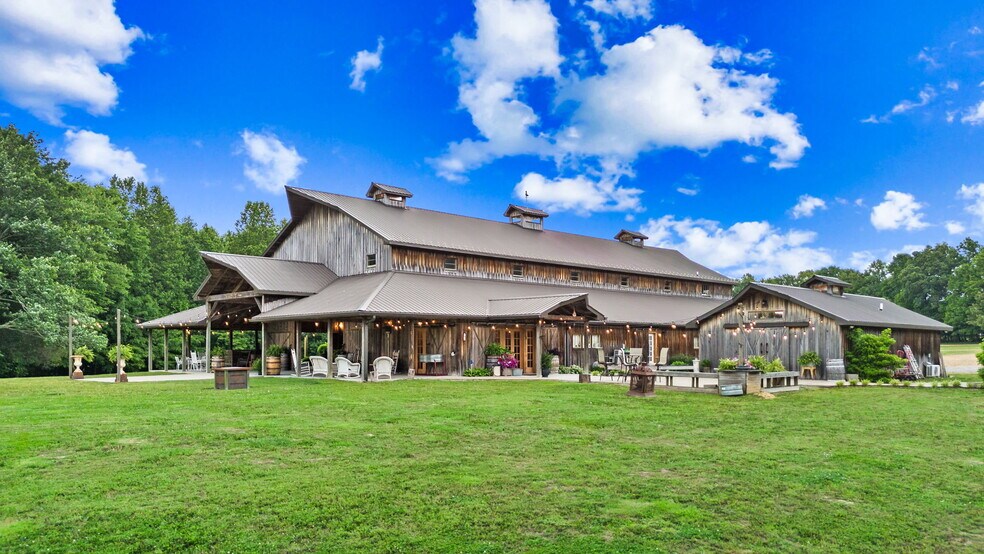 6863 E Highway 80, Russell Springs, KY à vendre - Photo de l’immeuble – Image 1 sur 76